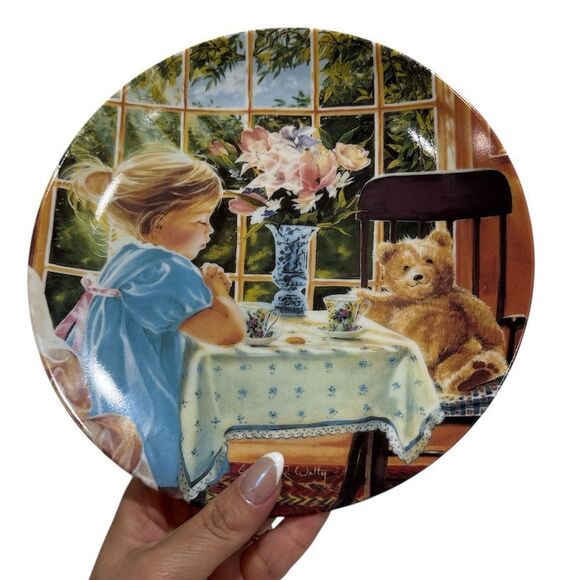 Knowles Sunshine and Smiles 2nd issue in Sweetness & grace Plate EUC - Picture 1 of 3